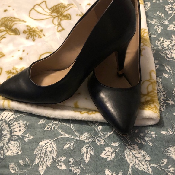 EUC Apt 9 3 1/2” Heels 8 M - Picture 5 of 13